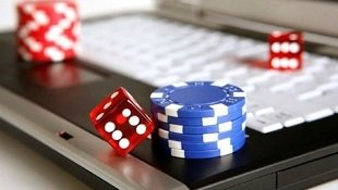 Dealer Sakong profesional di lapak wd Meja Sakong dengan dealer profesional menggunakan kartu standar yang diaudit